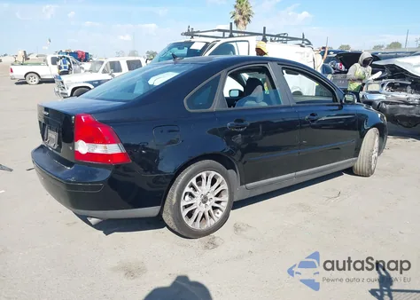 2004 Volvo S40 T5 from USA, damaged, VIN YV1MS682842021560